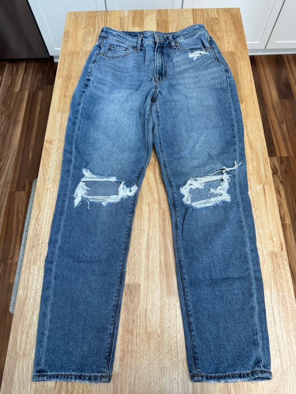 American Eagle Outfitters Relaxed Ripped Blue Jeans